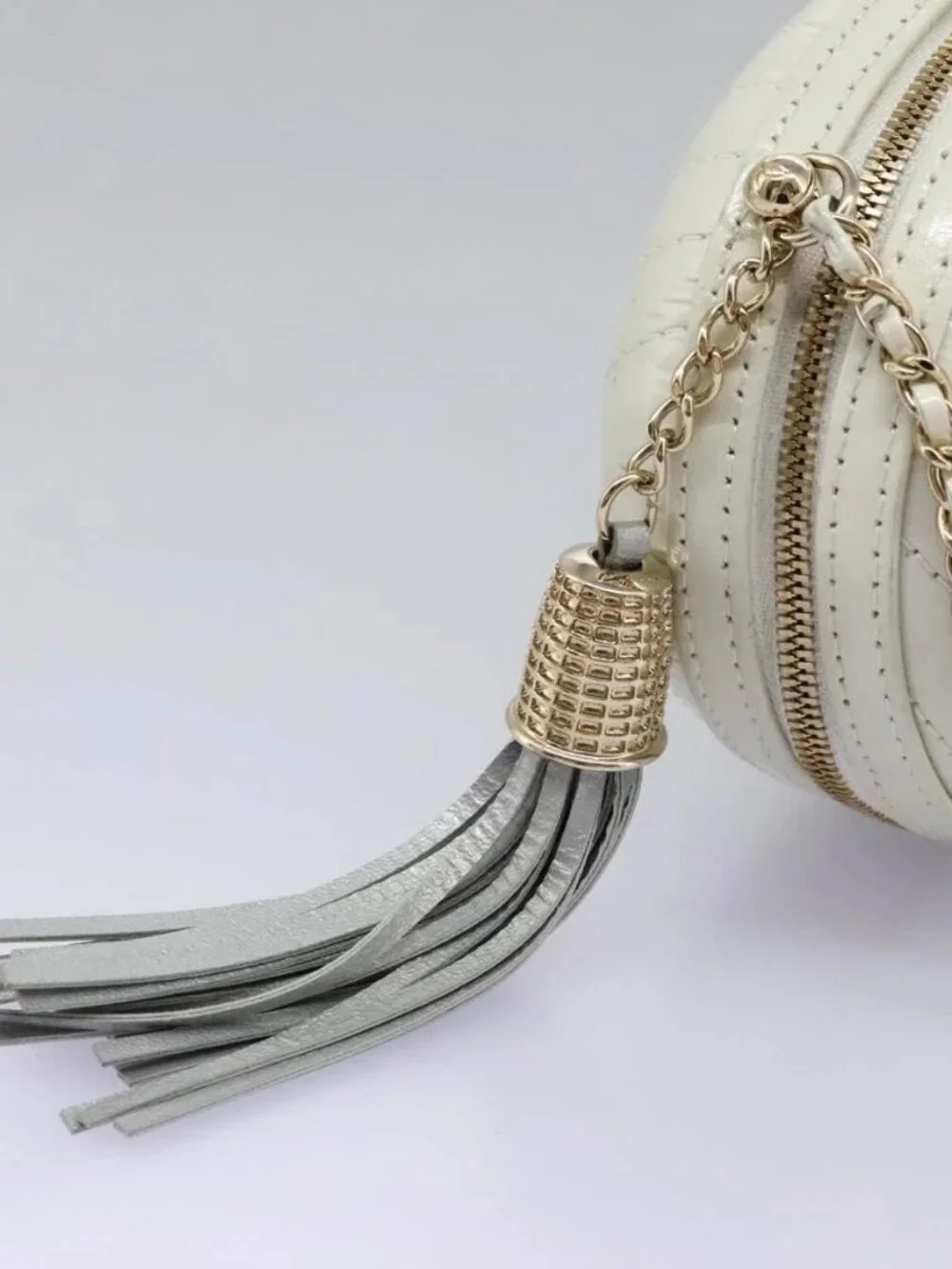CHANEL V Stitch LA PAUSA Chain Shoulder Bag Leather White CC Auth bs23014SAV